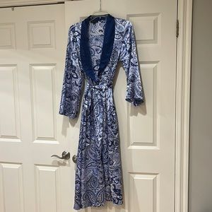 Jones New York satin robe